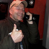 Geben Sie Ihre Bestellung einfach telefonisch durch. Das mobile Irish Pub steht für Sie bereit!